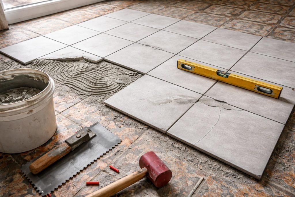 découvrez les inconvénients méconnus de poser du carrelage sur du carrelage et les conseils que les professionnels ne partagent pas pour éviter des erreurs coûteuses.